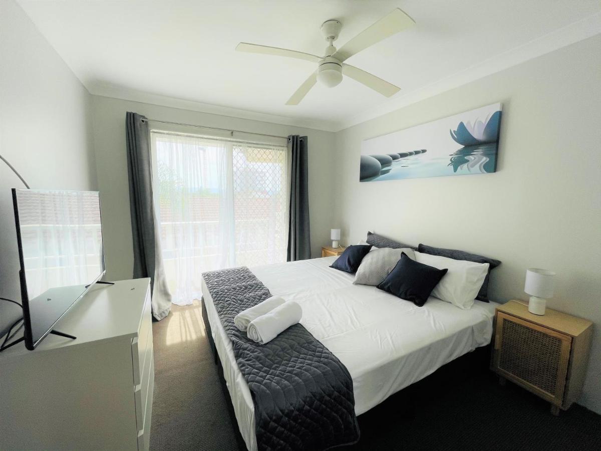 Отель Surfers Tradewinds Голд-Кост Экстерьер фото