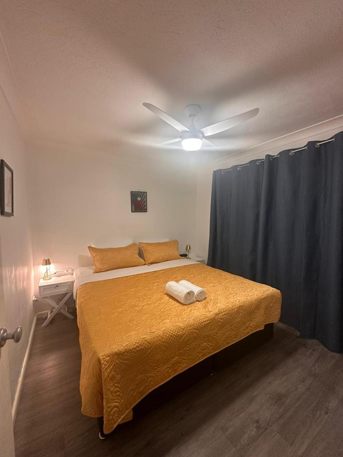 Отель Surfers Tradewinds Голд-Кост Экстерьер фото