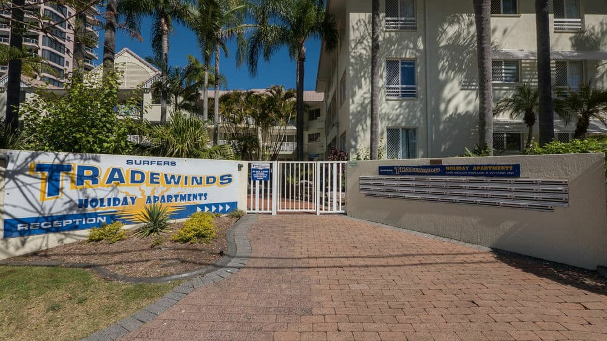 Отель Surfers Tradewinds Голд-Кост Экстерьер фото